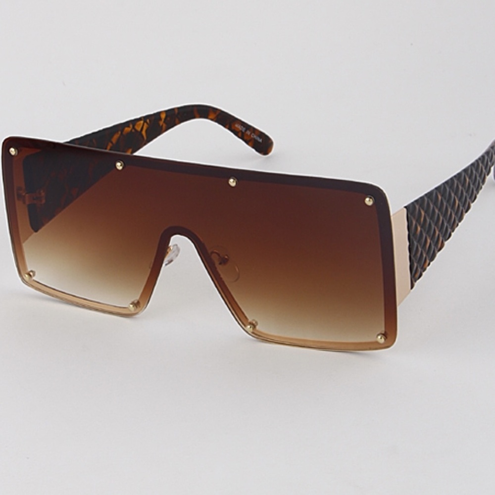 Brown tortoise print sunglasses